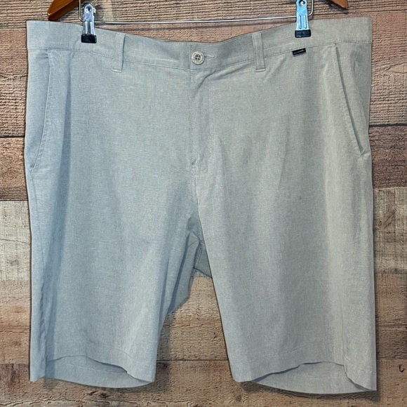 Travis Mathew Beck Shorts Golf Performance Size 38 Stretch Khaki 10” Inseam - Picture 1 of 11
